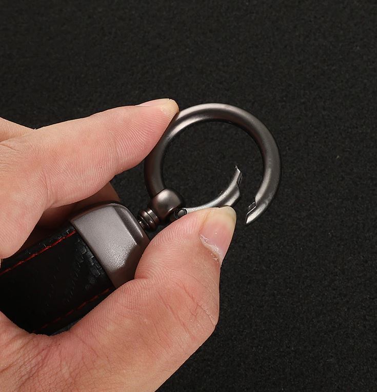 Suitable for Audi Q3 car keychain/key ring, brown leather horseshoe buckle gift.