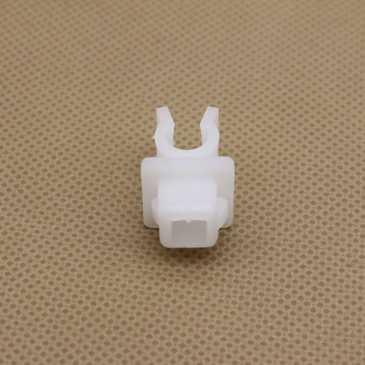 Suitable for Mitsubishi Pajero Shogun MK1 MK2 V31 V32 V33 range hood support rod clamp MA155254