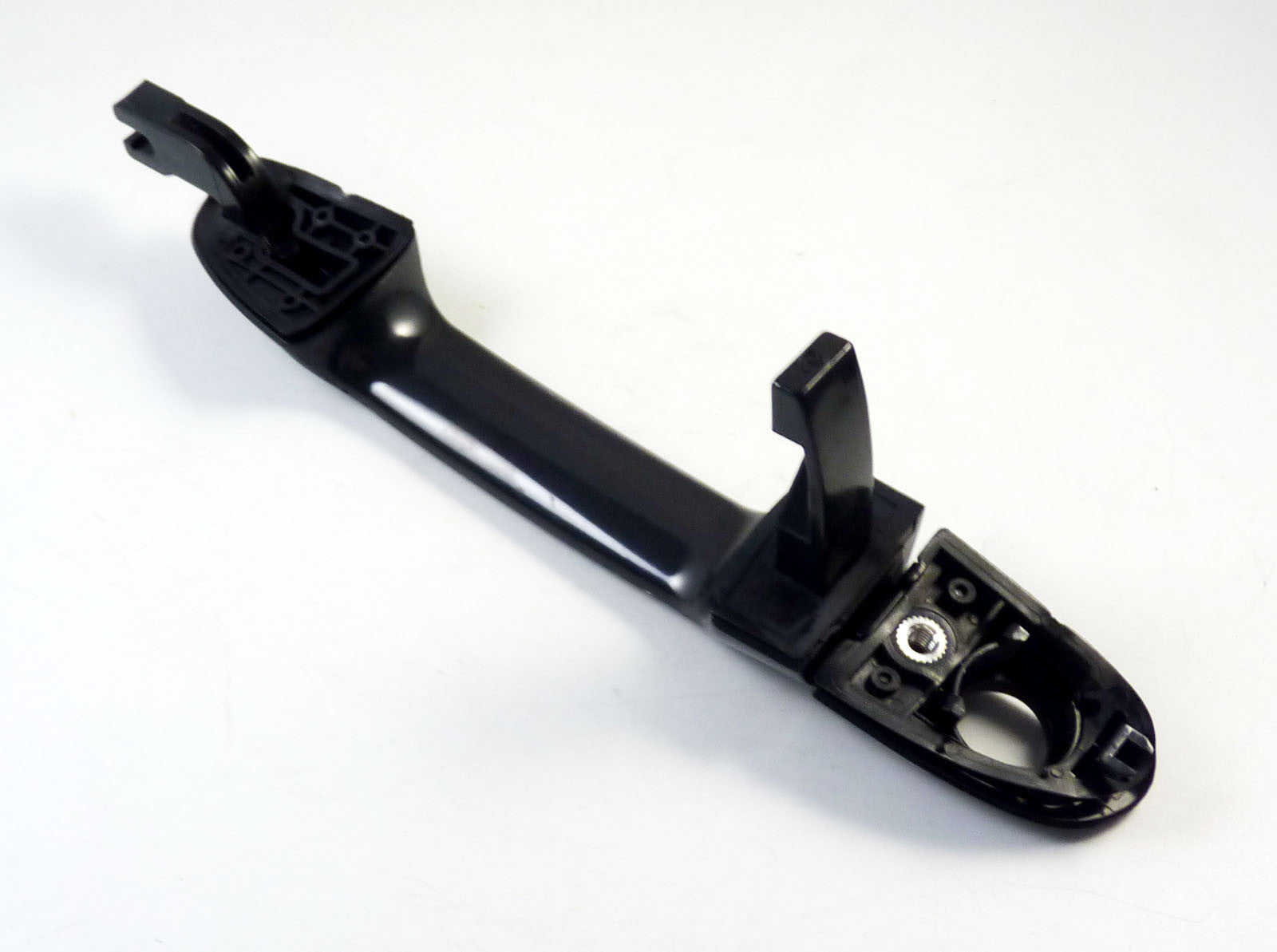 The exterior door handle, left front handle, is compatible with for Kia 2004-2009 Spectra Spectra5 82650-2F000