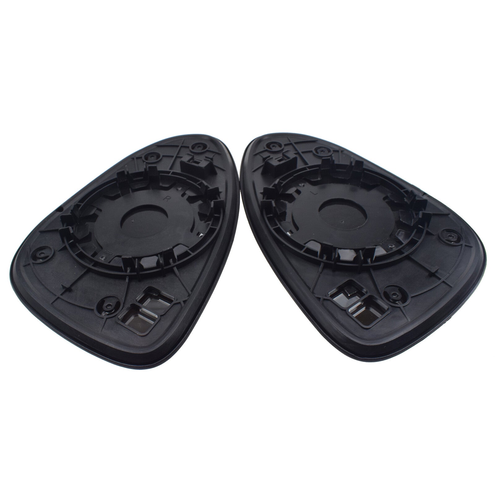 A pair of left and right mirror glass panels are suitable for Chevrolet Aveo 2011-2018 1.6L L4