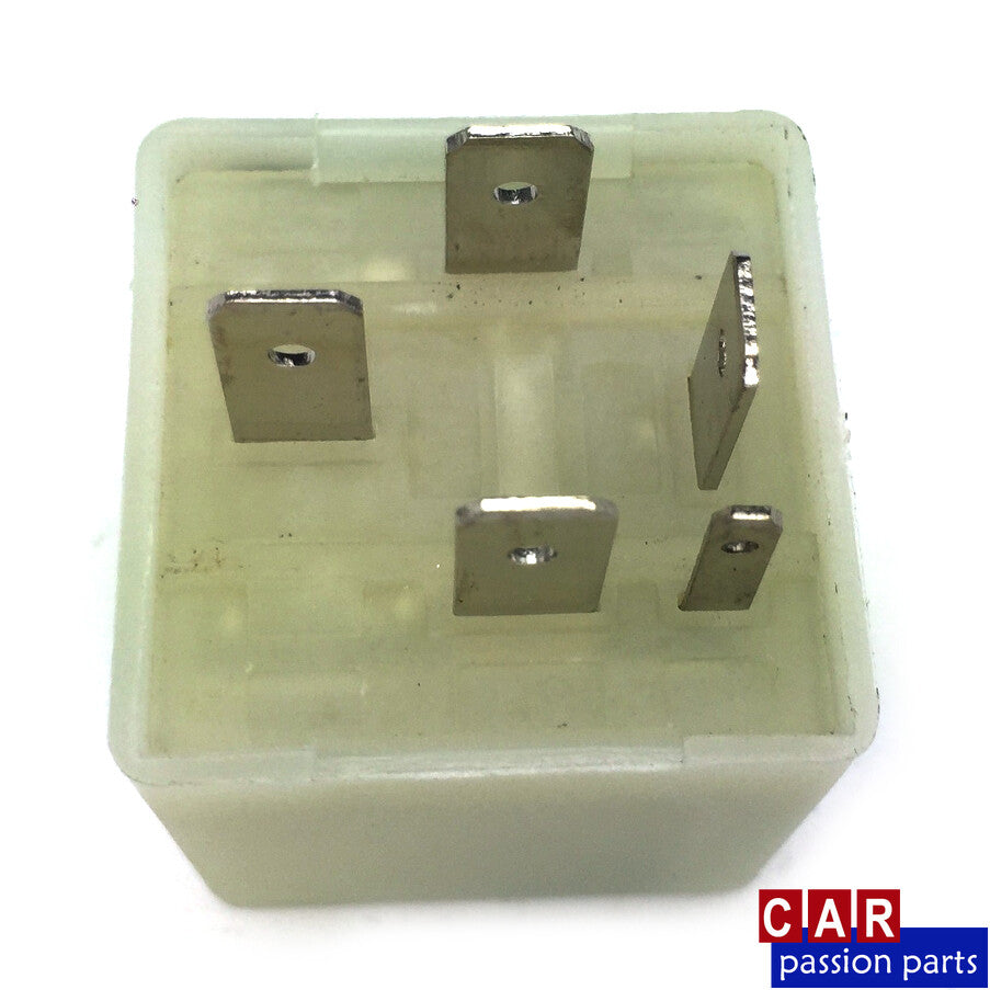 Engine control unit relay ECU 30 165906381 is applicable to for Volkswagen for Passat , for Golf , and for Audi for A4 .