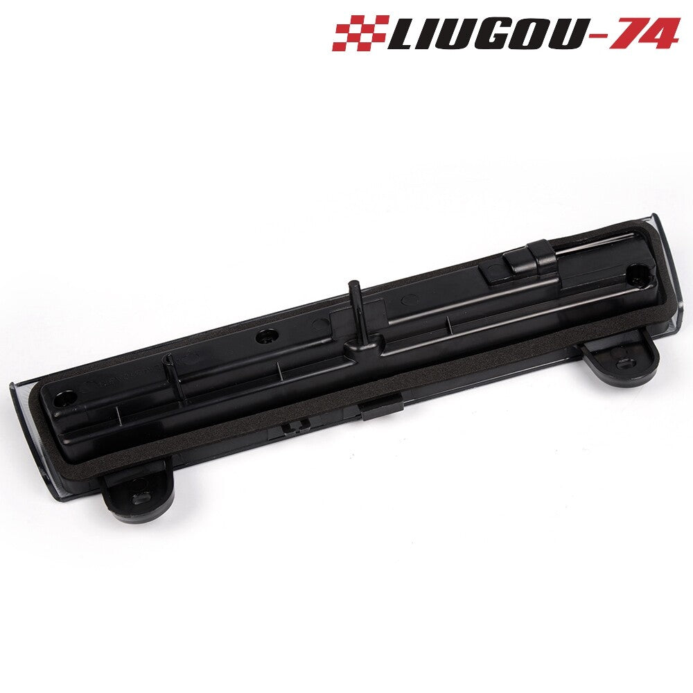 Suitable for 00-06 for Chevrolet Suburban Tahoe for GMC for Yukon LED third brake light smoke.
