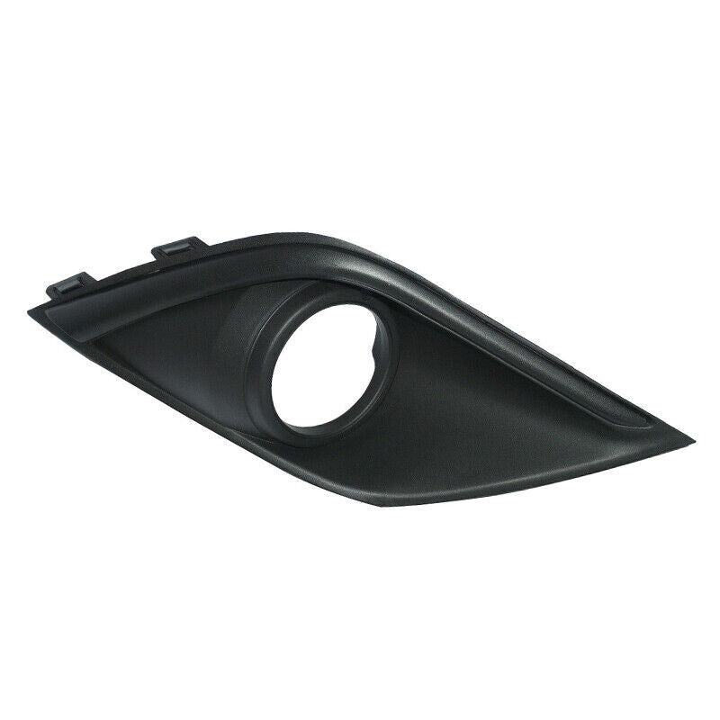 Front bumper fog light and driver's light cover (left) for Mitsubishi Outlander 2019 and 2020 models.