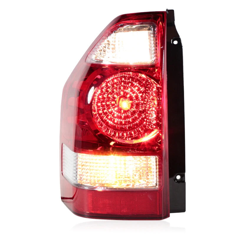 One-piece right rear taillight for Mitsubishi Pajero 2003-2006 turn signal stop light
