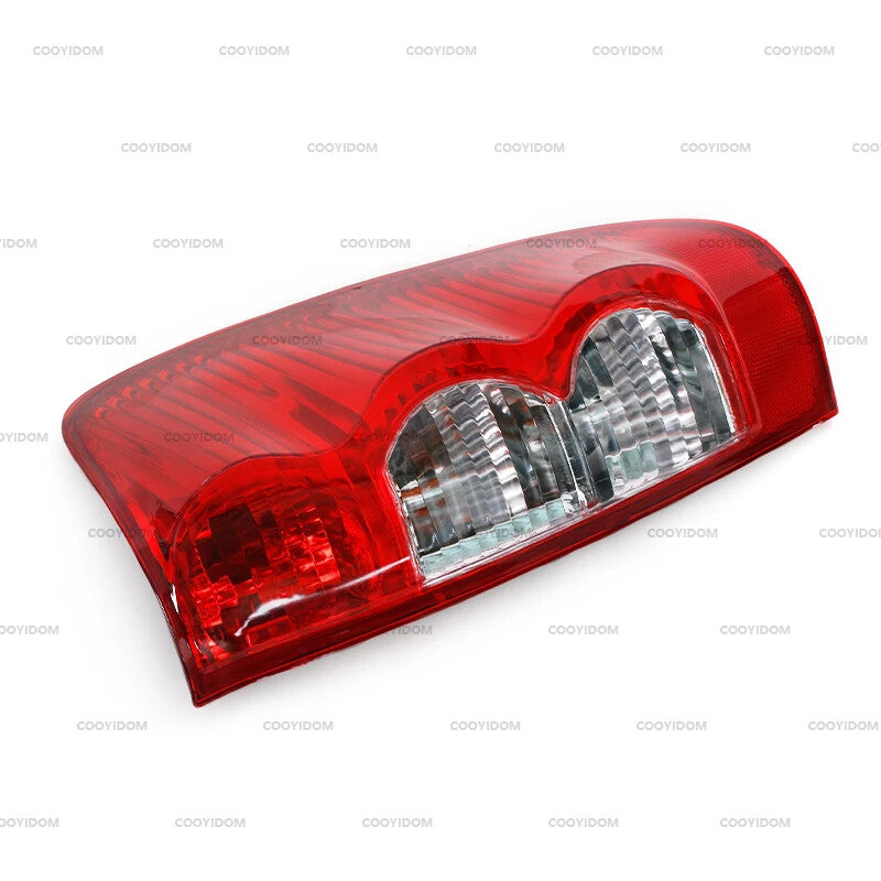 The right-side O/S taillight is suitable for Great Wall Steed V200 and V240 models from 2012 to 2015.
