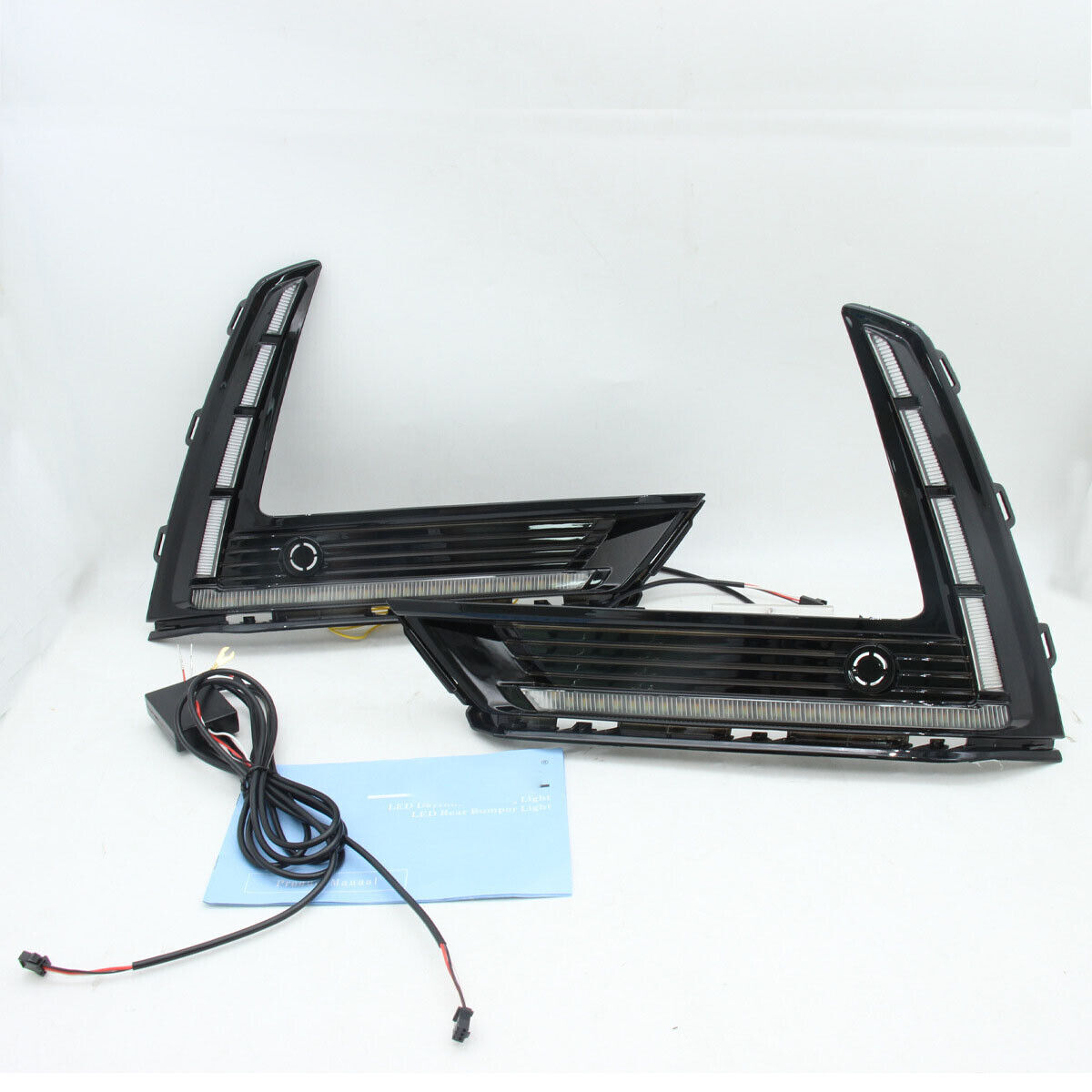 LED daytime running lights, fog lights, and turn signals for Honda CR-V (2023/2024).