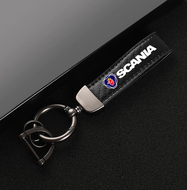 Suitable for Alfa Romeo for Stelvio car keychain/key ring, black leather horseshoe buckle gift