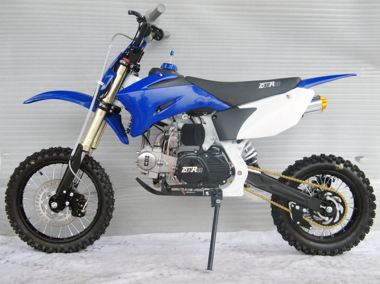 Plastic mudguards, fuel tank, and for seat suitable for Yamaha TTR110 stunt motorcycles with engine displacements of 125cc, 140cc, 150cc, and 200cc.