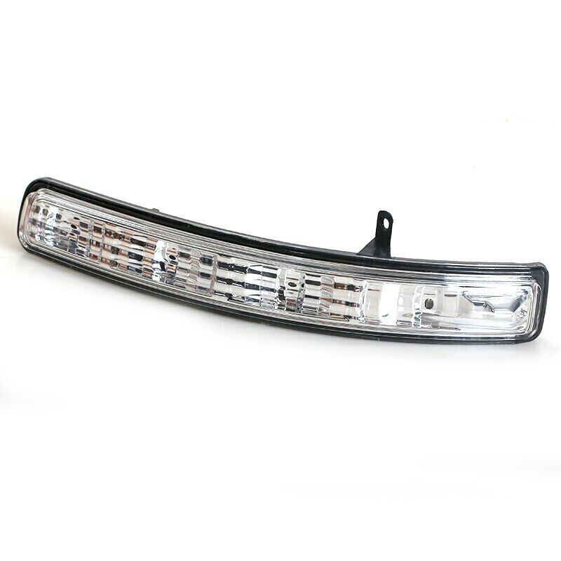 Applicable to for Ford Explorer 2011-2019 right-side mirror indicator light and turn signal light