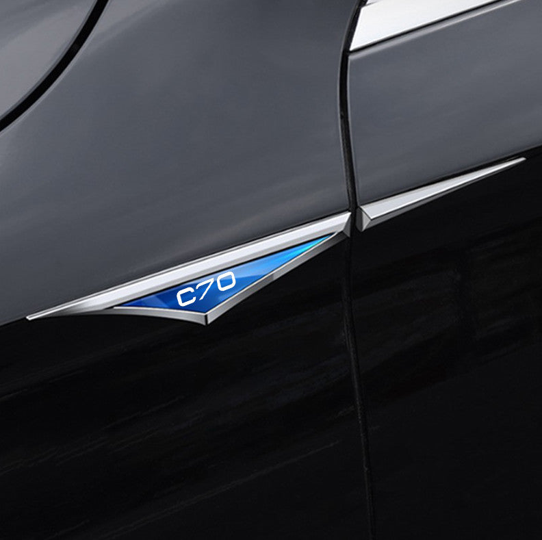 Metal sticker with red lettering, suitable for Cadillac V car trunk badge/boot badge, 8*2.5 cm.