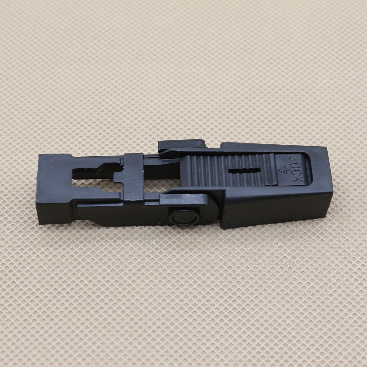 One-piece windshield wiper blade retainer DKW100020 for Land Rover Discovery 2