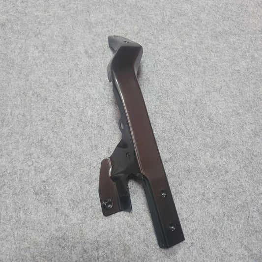 The upper radiator support bracket is suitable for Mercedes W221 S63 S400 10-13