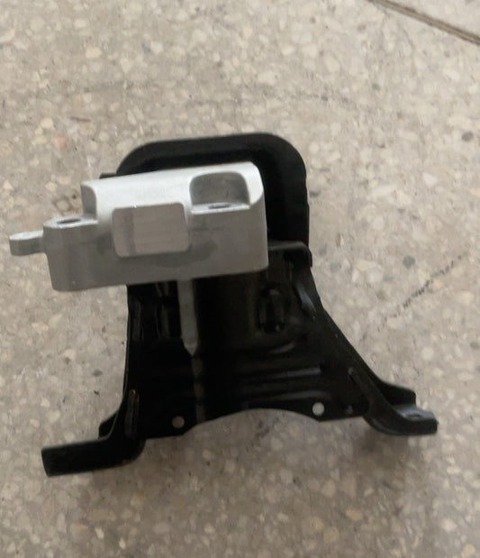 Engine Mount 12305-24010 for Toyota for Corolla 2.0L for Lexus UX200