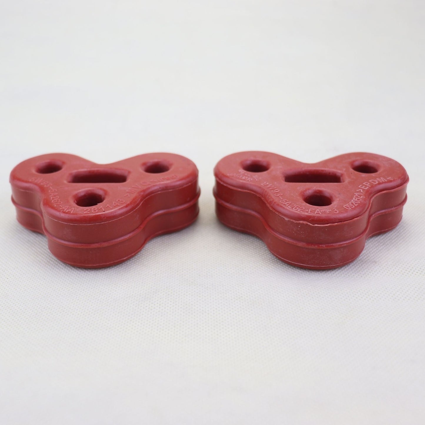 1. Rubber insulators for JAGUAR XF/XJ 10-16 exhaust muffler C2C3294