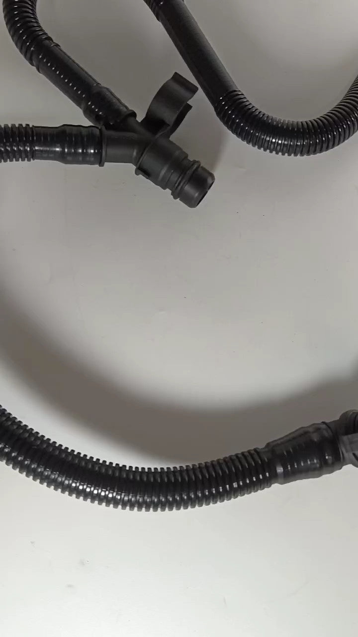 PCV Ventilation Hose Assembly for Audi A4 A6 for A8 Q5 06E103217T CALA BDX CCDA