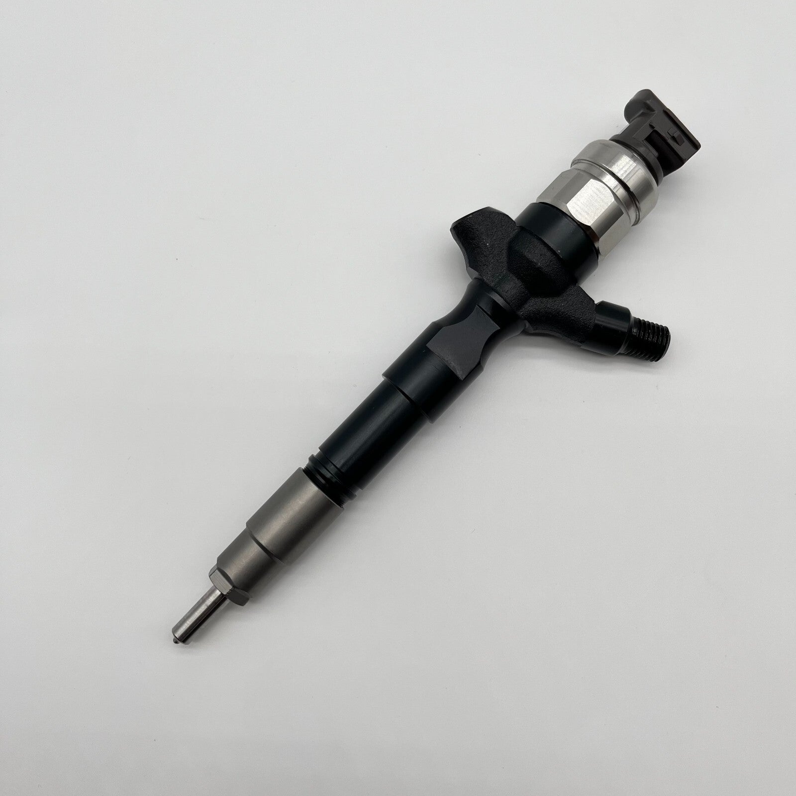 095000-5880 095000-5881 DIESEL FUEL INJECTOR for TOYOTA HIACE Hilux 23670-30050